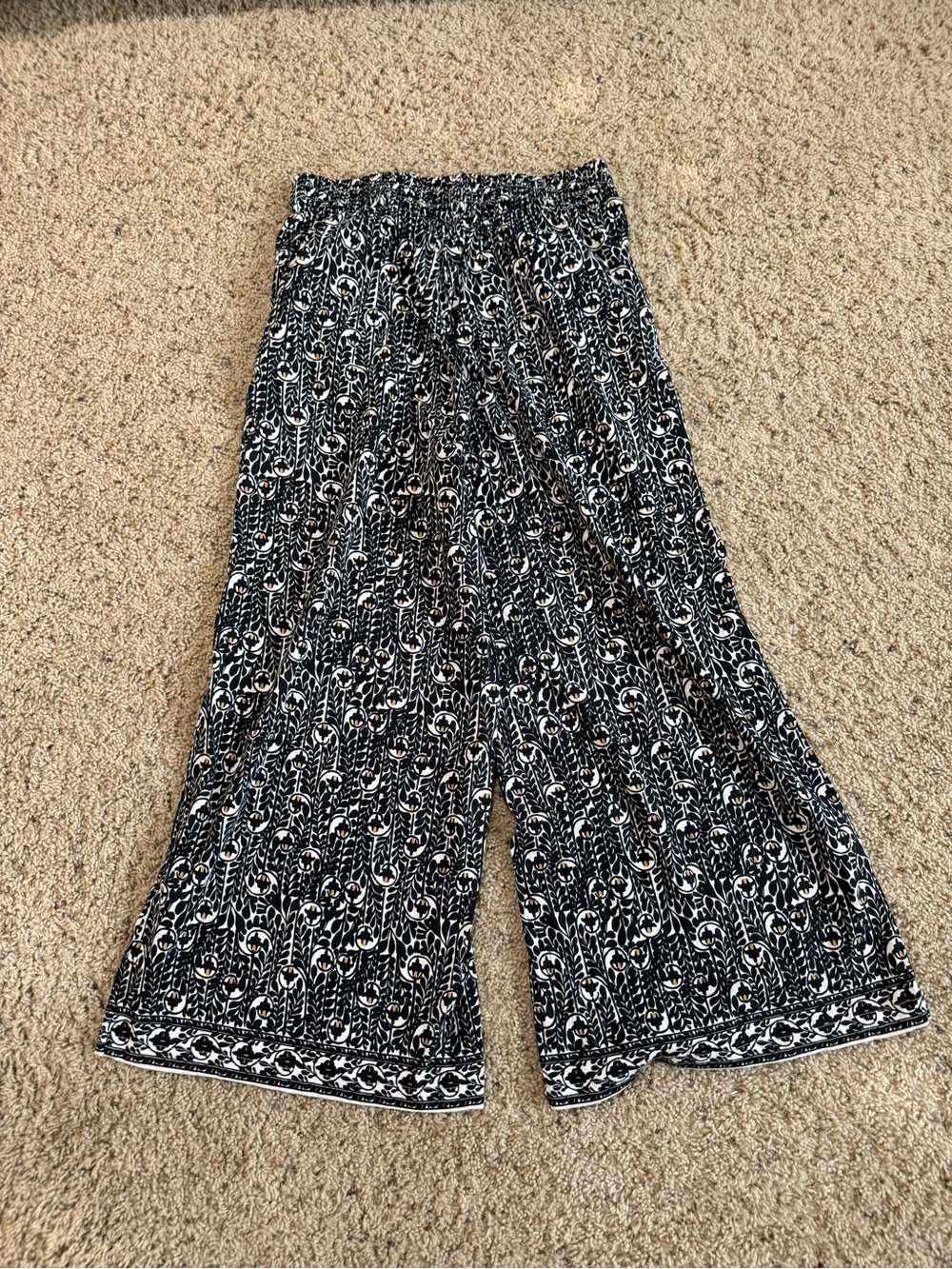 Max Studio Black & White Wide Leg Printed Pants - Picture 7 of 7